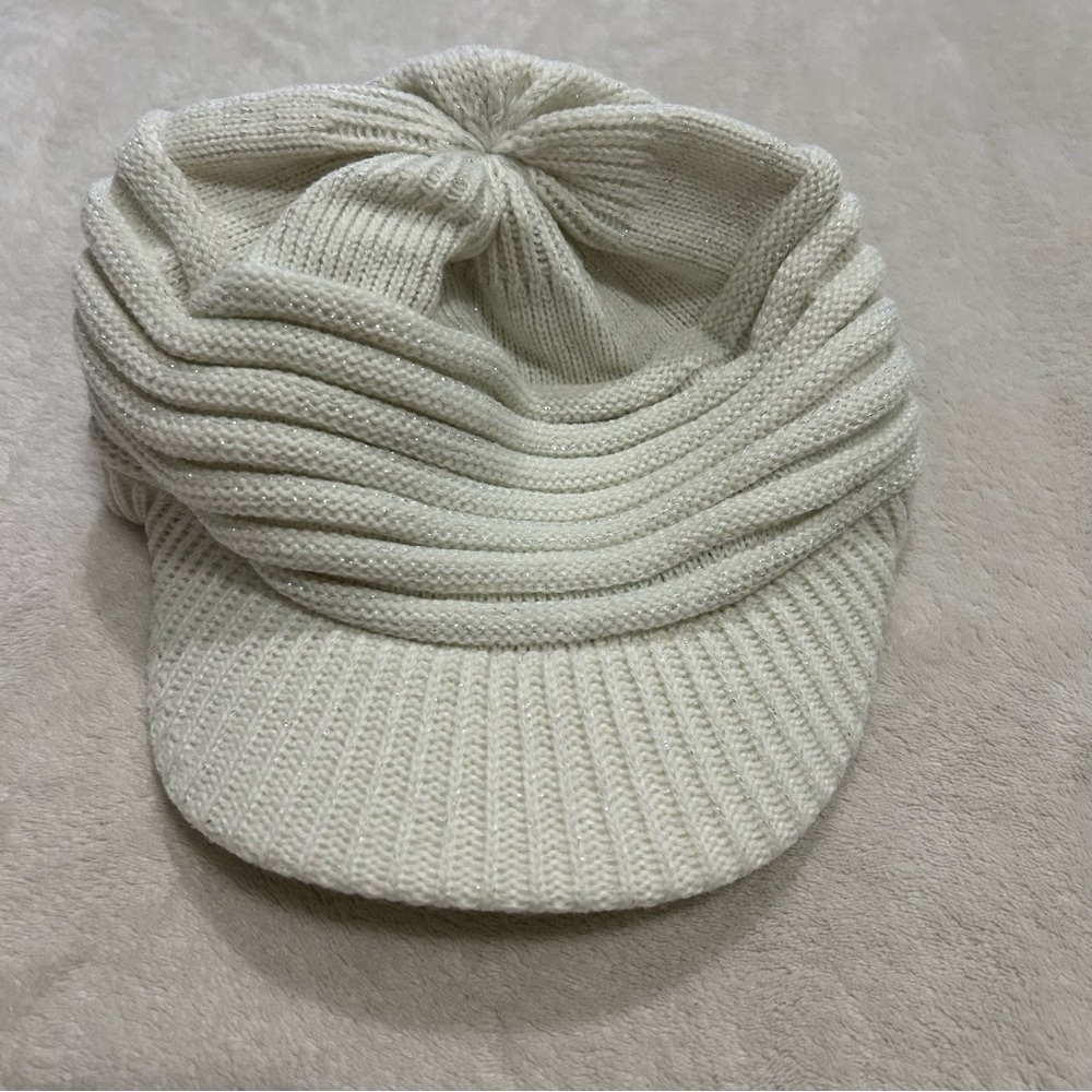 Ivory knit Cap with brim